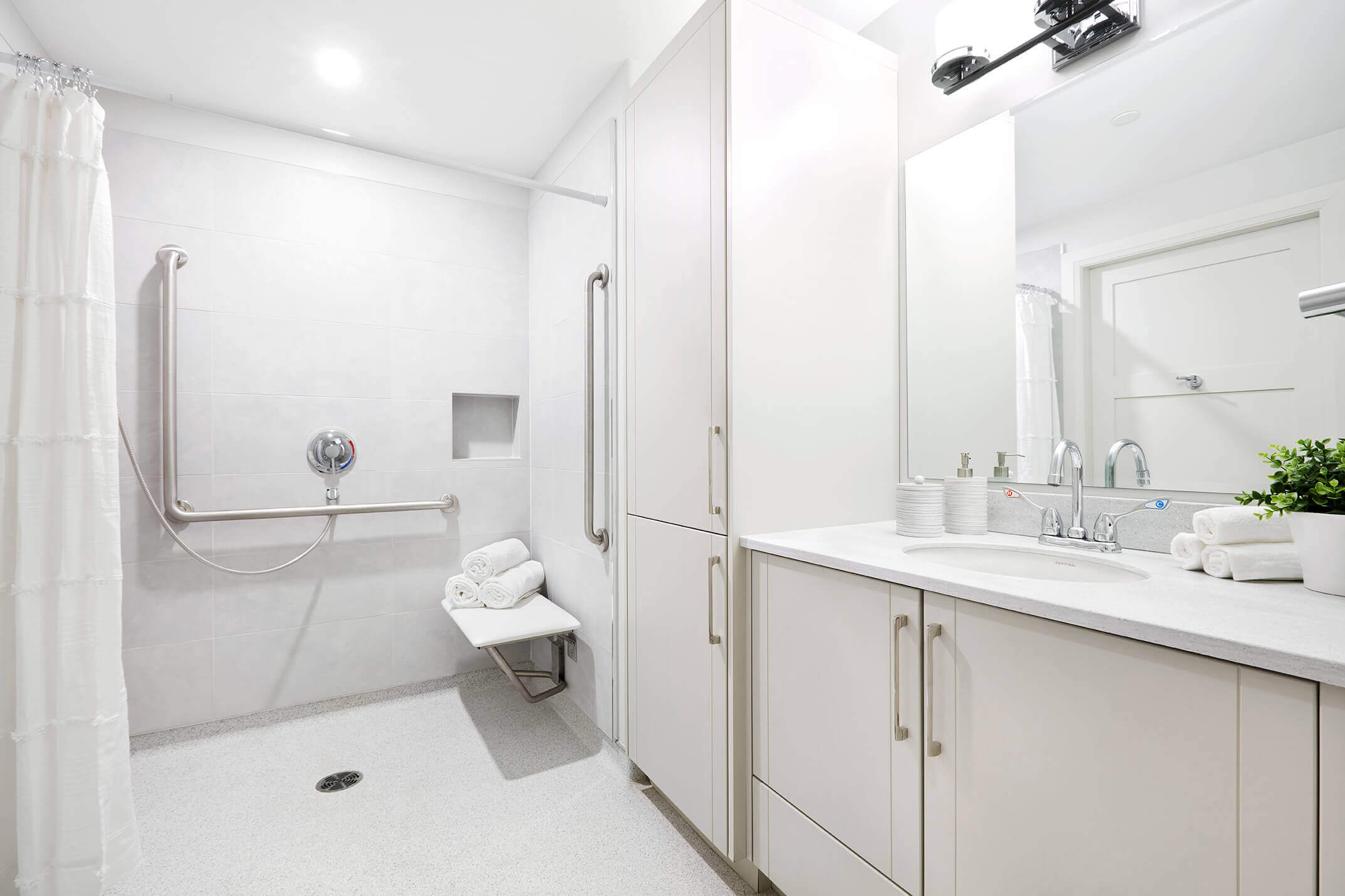 ”Bathroom, Resident Suite, Parkland Retirement Home in Ajax (Durham Region, Ontario)”