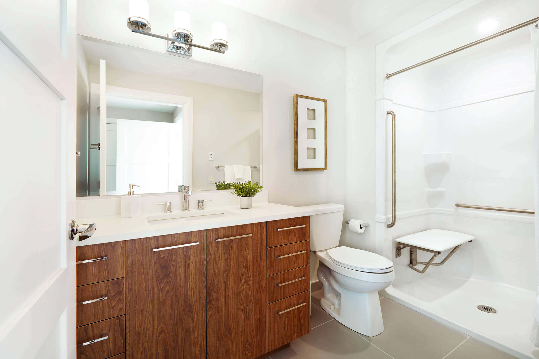 Bathroom, Resident Suite, Parkland Retirement Home in Ajax (Durham Region, Ontario)”